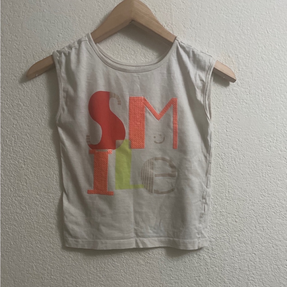 White tee shirt